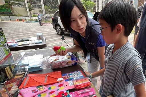 日僑學校園遊會 士林警宣導守護青少年