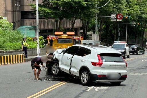 自小客車與客運擦撞事故 基警馳赴現場管制疏導