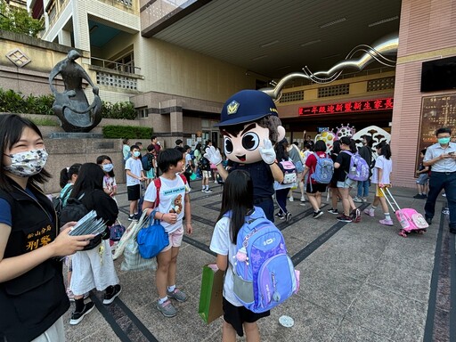 開學第一課 松山警前進校園宣導交安 反詐騙