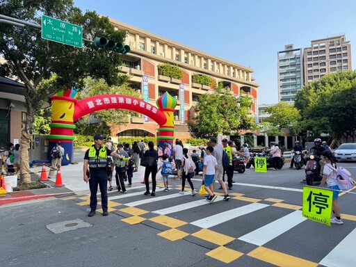 北市警護開學 家長學童揪甘心