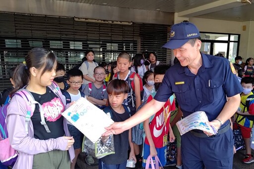 開學日基警守護學童安全 宣導行人友善政策