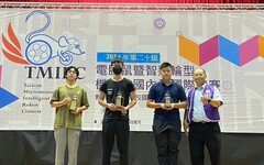 設計研發實力雄厚 龍華科大五專生榮獲2024 AI電腦鼠暨智慧輪型機器人賽雙金