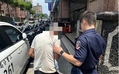 失蹤人口老翁大熱天跌坐路旁 三重警助返家