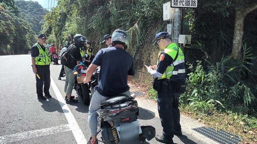 機車安全月取締違規車 新店警北宜公路攔檢開罰31件