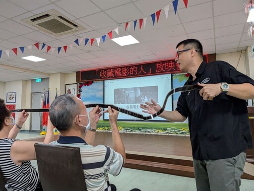 懷舊「收藏電影的人」 板橋榮家長輩重溫美好歲月