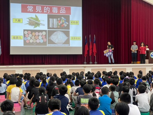 基二警保護師生不受詐不接觸毒品 攜手正濱國小師生一同打詐 識詐及防制毒品