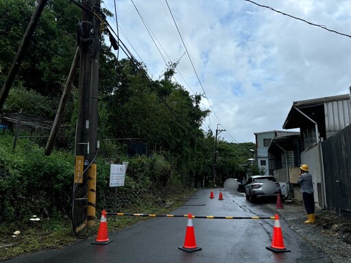 高壓電線垂落阻交通 基四警緊急封路助搶修