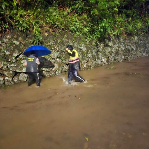 山陀兒肆虐 瑞芳警協助即時排除淹水險情 風雨中守護民眾安全