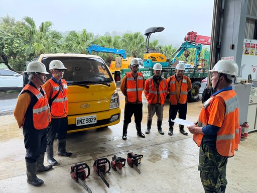 風災重創高雄 新北今日出動人車機具馳援