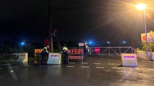 康芮強颱狂風暴雨 花警預警性封路守護交通安全