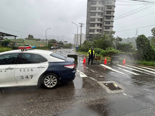 康芮颱風發威 基三警協助基隆市堵南1-1地下道執行預警性封閉 呼籲用路人提前改道