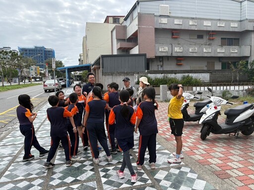 明恥國小校外參訪美崙派出所 歡樂共學提升交通及校園安全觀念