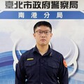 賓士車手取款險撞員警 南港警持辣椒水強力逮人