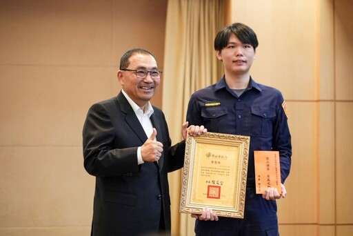 即時遏止捷運持刀傷人 新北表揚見義勇為市民及執勤員警