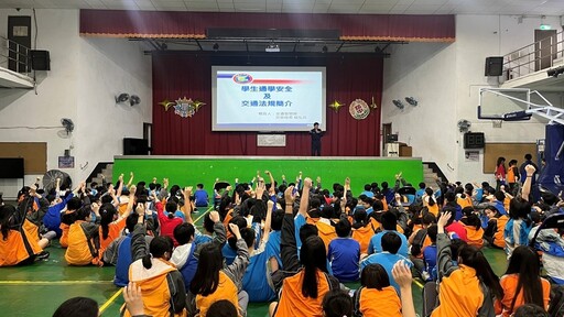 遠離大車保平安 遵守號誌才安全