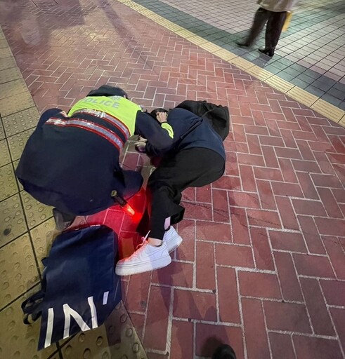 少女逛歡樂耶誕城突昏厥 板橋警迅速救援脫險