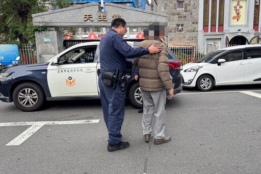 寒冷天老翁走失 暖心警即時尋獲護送返家