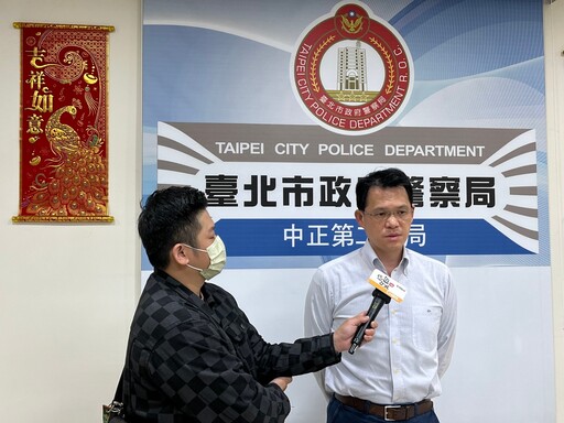 中正第二分局警扮聖誕老人報佳音 教您識詐免被騙