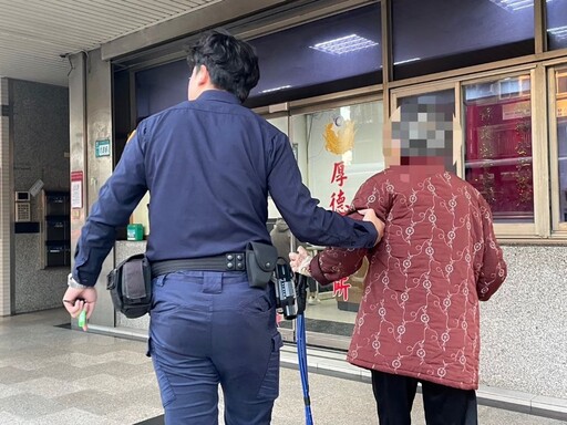 老婦天寒腳軟倒臥路旁 三重警及時伸援