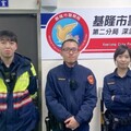 老翁遛狗突昏倒 警助送醫安置毛孩