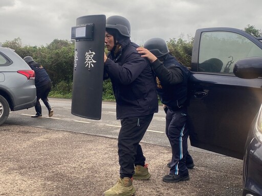 層層法網 金山警防搶演練封鎖北海岸 彌豆子遭挾 金山警創意防搶強化應變力