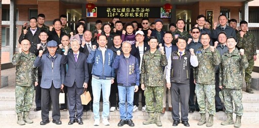 宜蘭代縣長林茂盛率團敬軍 贈加菜金賀年