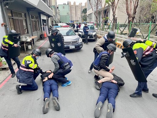 槍聲大作警察好多！ 海山警圍捕演練強化效能