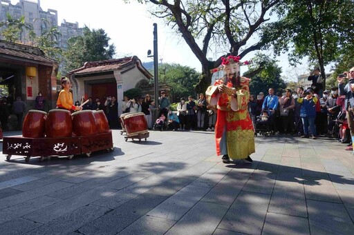 開春報喜過好年 林園蛇來運轉迎新春