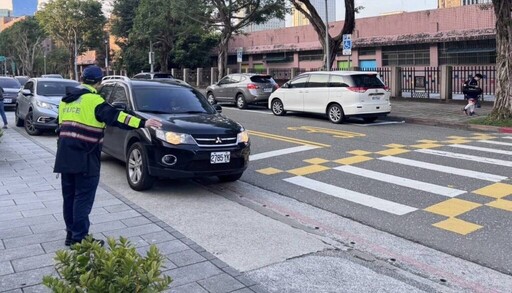 開學囉 南港警加強交通疏導及交安宣導