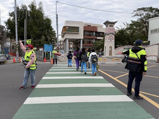 開學日展開「路口車不停讓行人暨行人違規取締」 守護學童安全