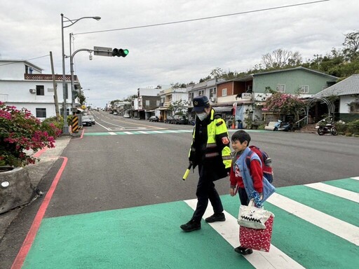 開學首日 成功警方啟動護童勤務