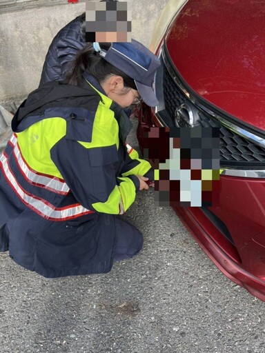 汽車保桿鬆脫 大武警協助排除困境