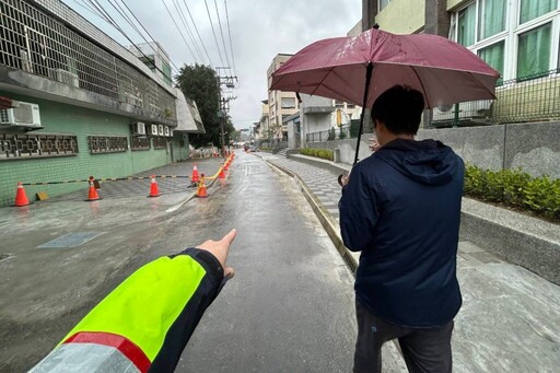 暖江國小前變更單向通行 八堵警護學童上學更安全