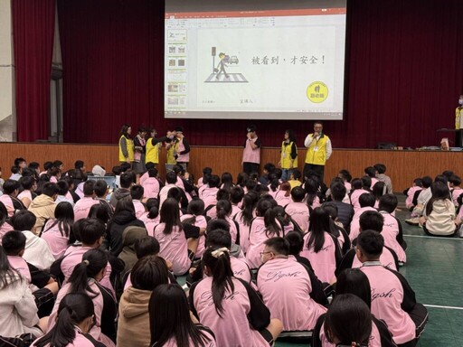 加強國中莘莘學子安全 東港警分局入校宣導交通安全