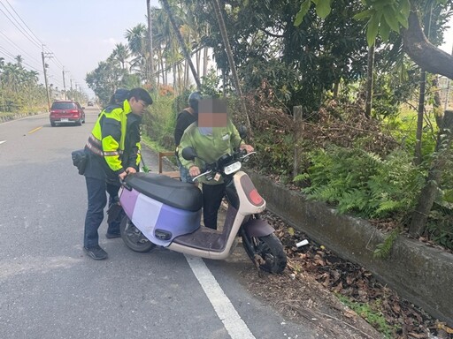 婦人遭蟲擊落摔入水溝 內埔警緊急救援