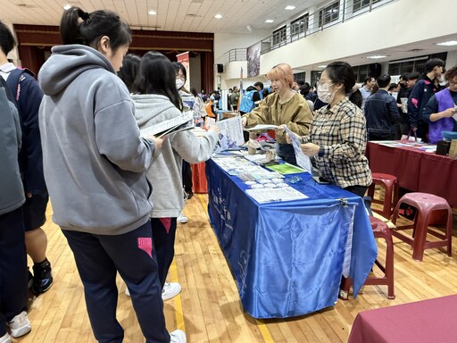 二信高中舉辦校內大學升學博覽會 提供生涯進路適性選擇