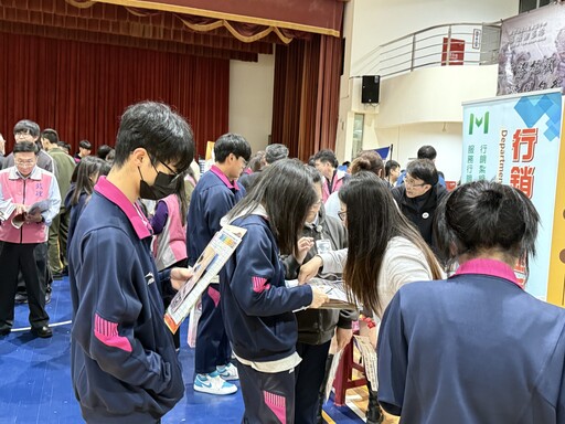 二信高中舉辦校內大學升學博覽會 提供生涯進路適性選擇