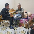 關懷訪視大同區年長榮民 黃信仁致贈養生飲品