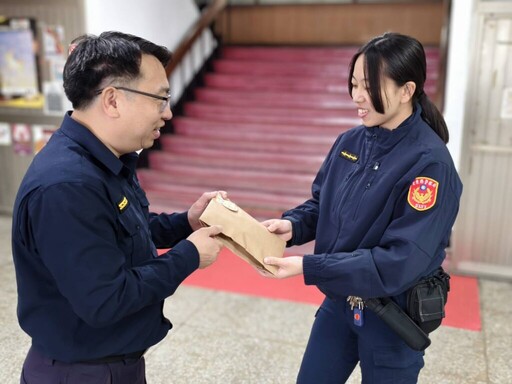 成功警慶祝38婦女節 分局長贈「空氣髮梳」慰勞女性同仁