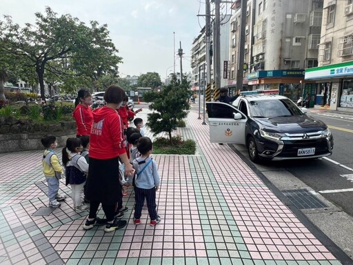 幼兒園參訪士林警後港派出所 體驗一日警察兼宣導