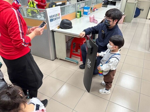 幼兒園參訪士林警後港派出所 體驗一日警察兼宣導