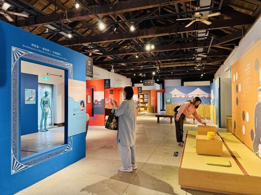 一根指頭玩撞球 淡水稅關五十會特展「金促咪」