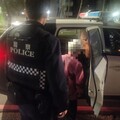 半夜獨自散心迷路 三重警溫馨護送9旬嬤安抵家門