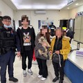 毛寶貝路邊遊蕩 三重警智掃晶片找回飼主