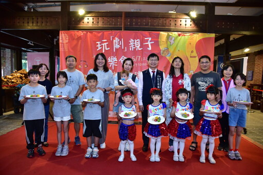 中市客委會「玩劇親子童樂會」 說客語包五色水餃獻給媽媽