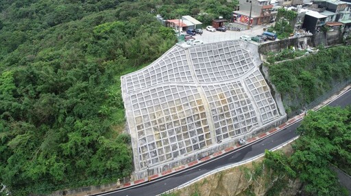 瑞芳高工、阿美家園邊坡坍方搶修完成 侯友宜視察關心安全