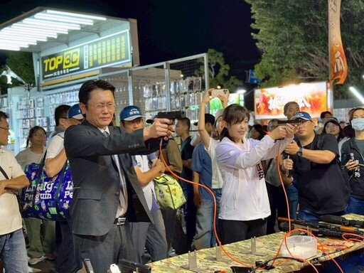 高虹安逛夜市感受人情溫度 民眾高喊加油:一定出門投不同意票