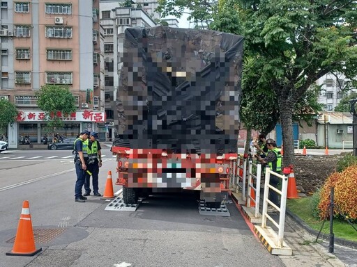 運用活動地磅攔查大型車 中和警攔查超載祭利器