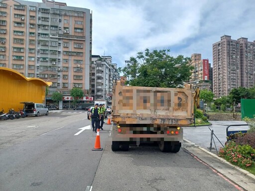 運用活動地磅攔查大型車 中和警攔查超載祭利器