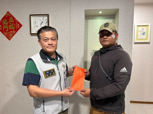 慰問出院返家休養袍澤 宜蘭軍服站祝早日康復